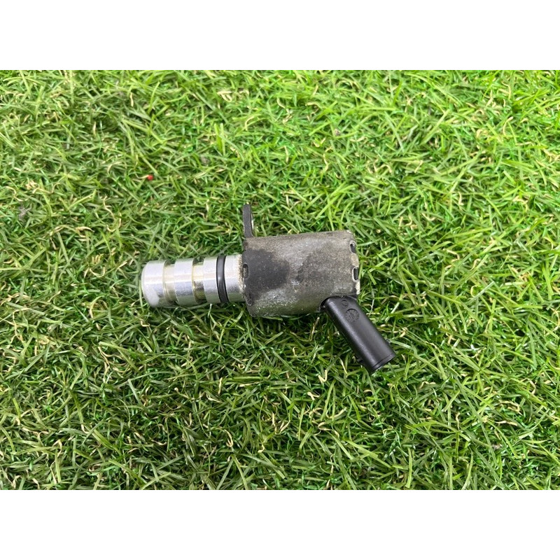 Клапан фазорегулятора (электрика двигателя) AUDI Q5 8R 2012 3.2 CALB 06E115243E