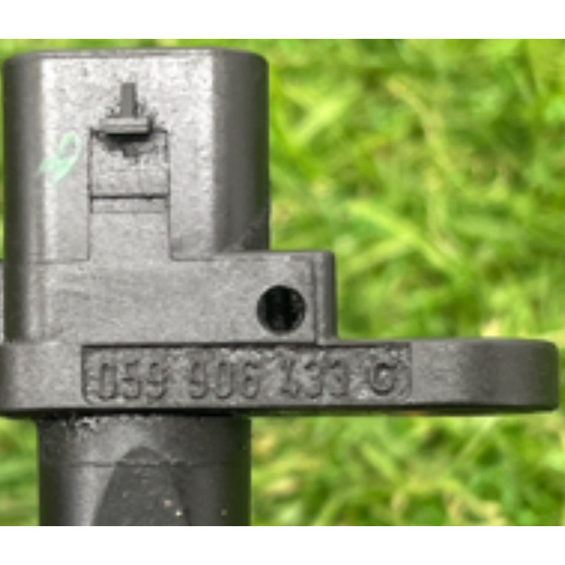 Датчик положения коленвала (электрика двигателя) AUDI Q5 8R 2012 3.2 CALB 059906433C