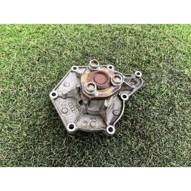 Помпа (система охлаждения) AUDI Q5 8R 2012 3.2 CALB 06E121018B