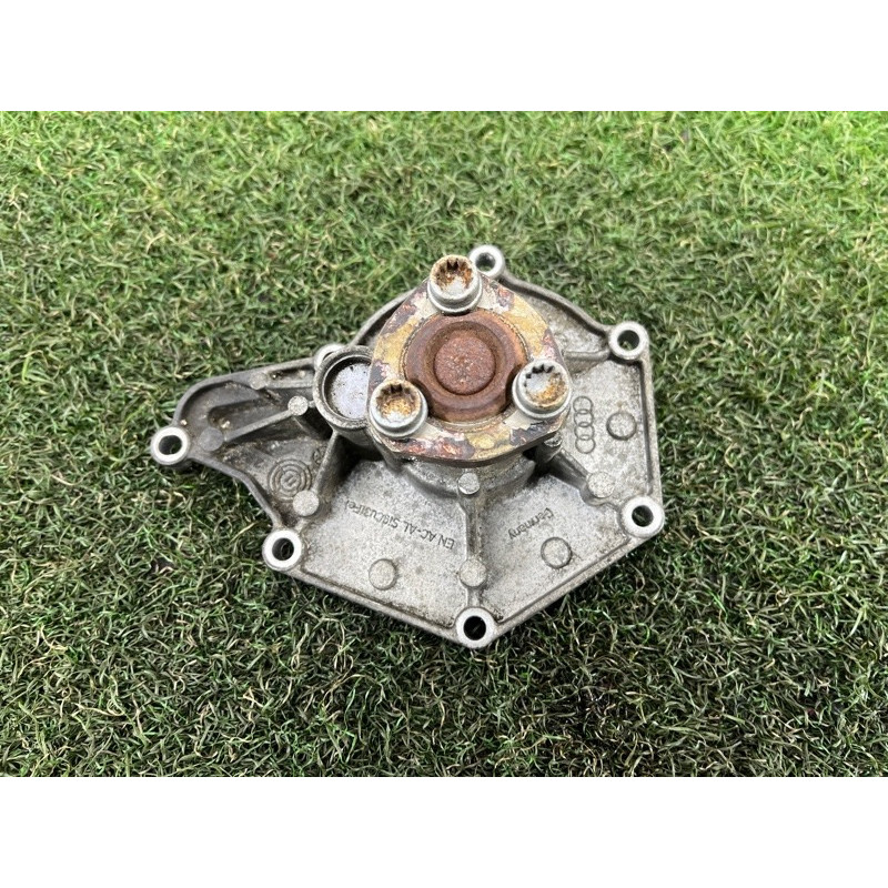 Помпа (система охлаждения) AUDI Q5 8R 2012 3.2 CALB 06E121018B