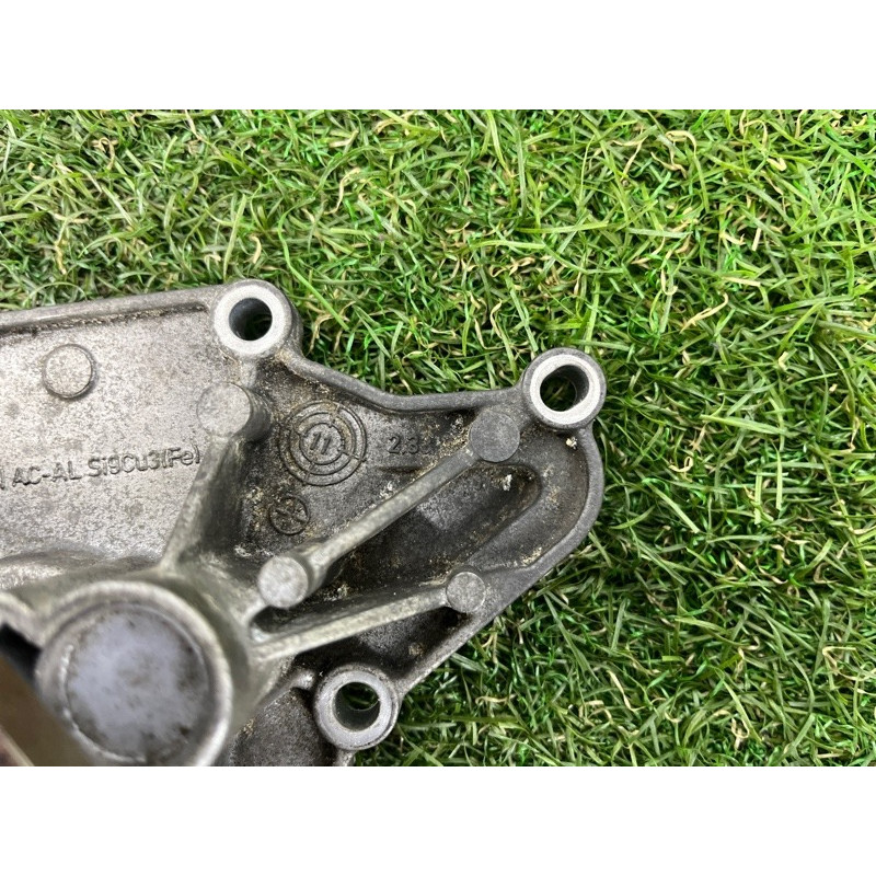 Помпа (система охлаждения) AUDI Q5 8R 2012 3.2 CALB 06E121018B