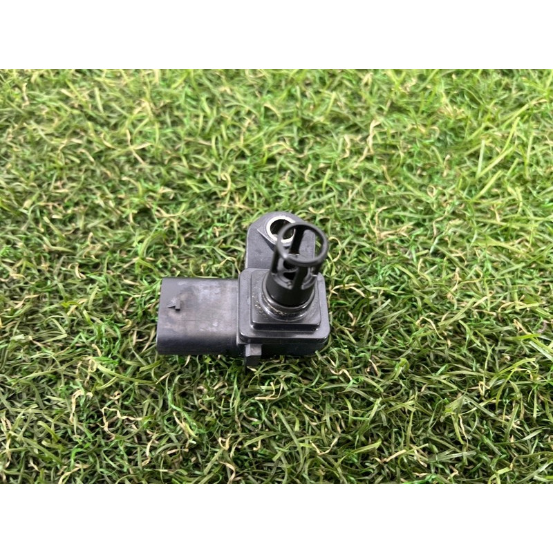 Датчик тиску у впускному колекторі (електрика двигуна) BMW 5-series G30 2017 2.0 B46B20 13628637900