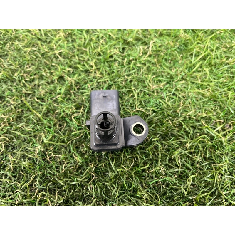 Датчик тиску у впускному колекторі (електрика двигуна) BMW 5-series G30 2017 2.0 B46B20 13628637900