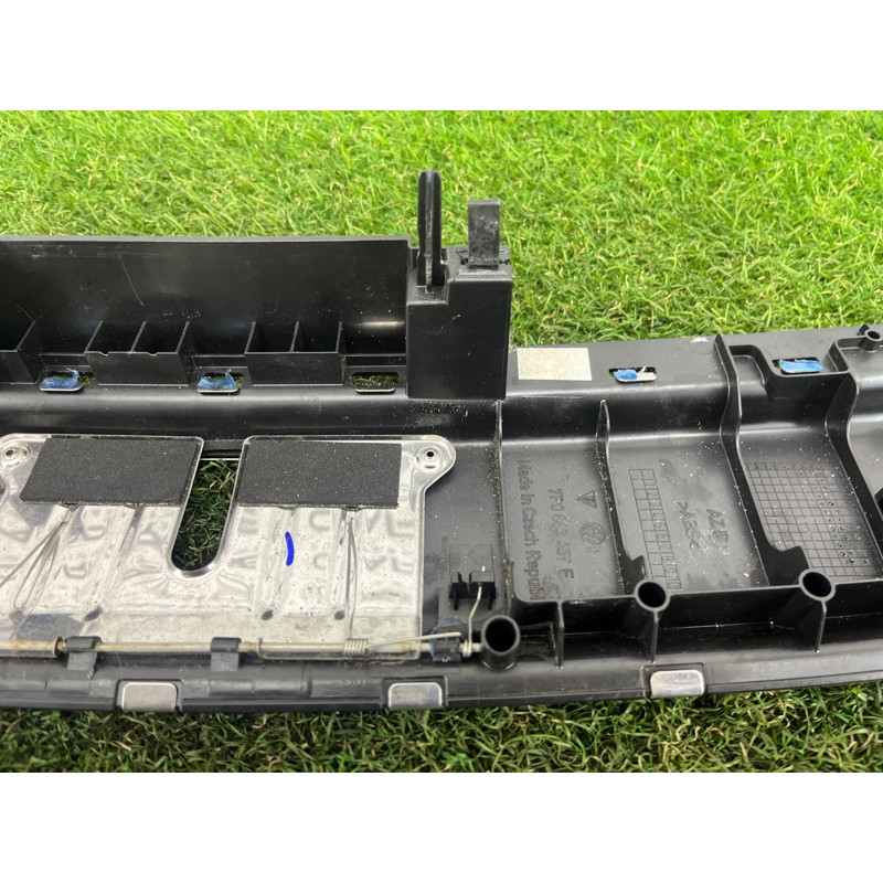 Накладка замка кришки багажника (салон) Volkswagen Touareg NF 2012 3.6 7P0863459F5R5