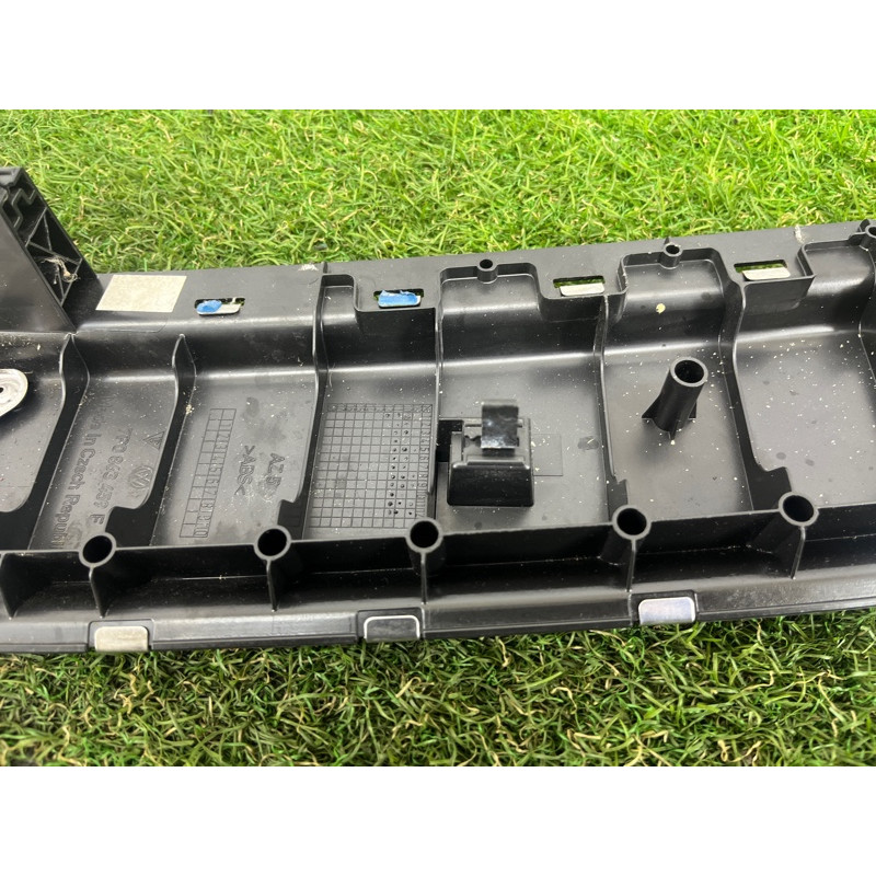 Накладка замка кришки багажника (салон) Volkswagen Touareg NF 2012 3.6 7P0863459F5R5