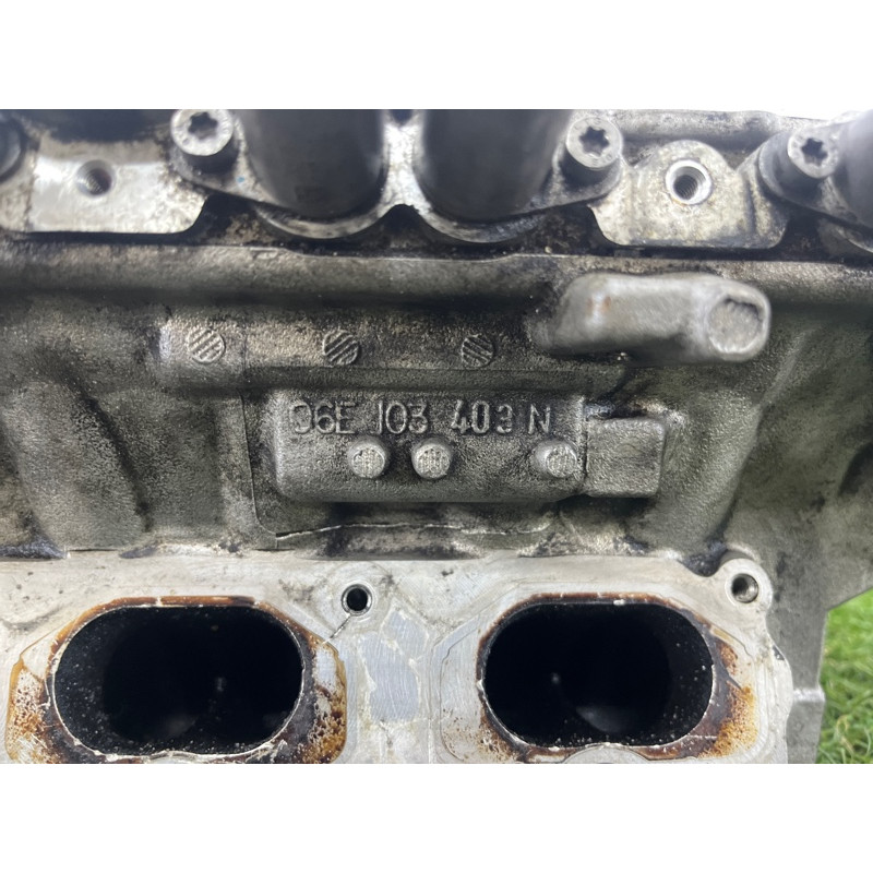 Головка блока цилиндров (двигатель и элементы) AUDI Q5 8R 2012 3.2 CALB 06E103065B