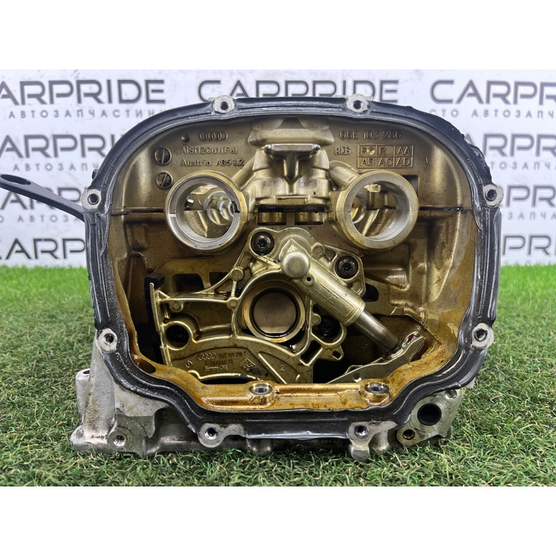 Головка блока цилиндров (двигатель и элементы) AUDI Q5 8R 2012 3.2 CALB 06E103066B