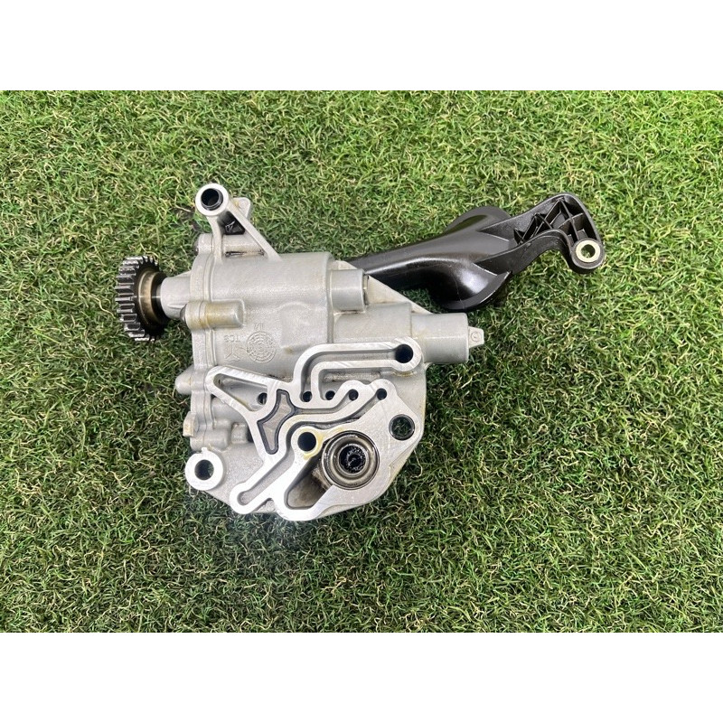 Маслонасос (двигатель и элементы) AUDI A3 8V 2015 1.8 06H115105BK