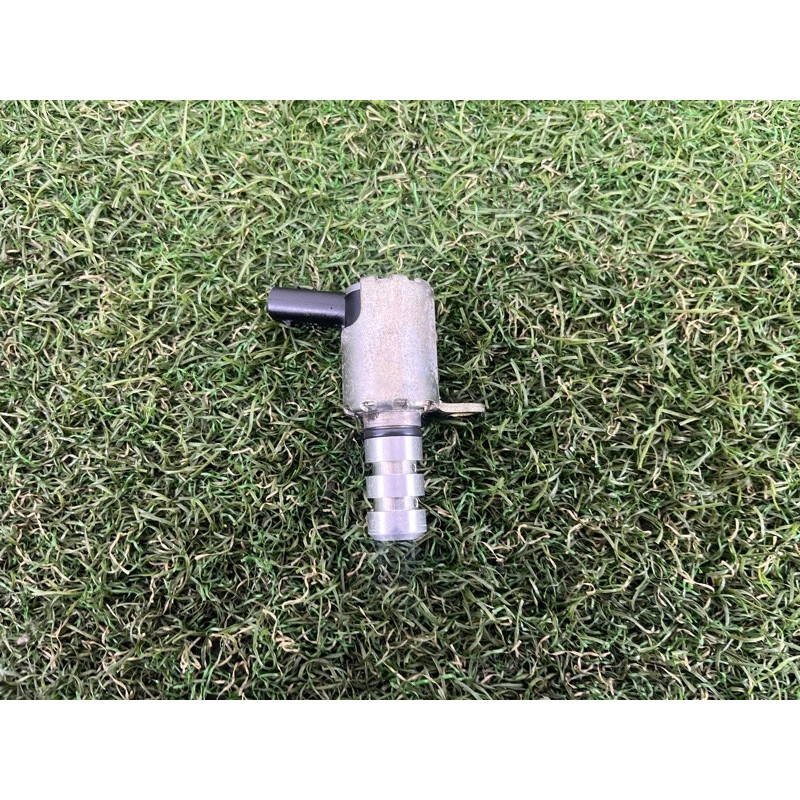 Клапан фазорегулятора (электрика двигателя) AUDI A3 8V 2015 1.8 06K115243L