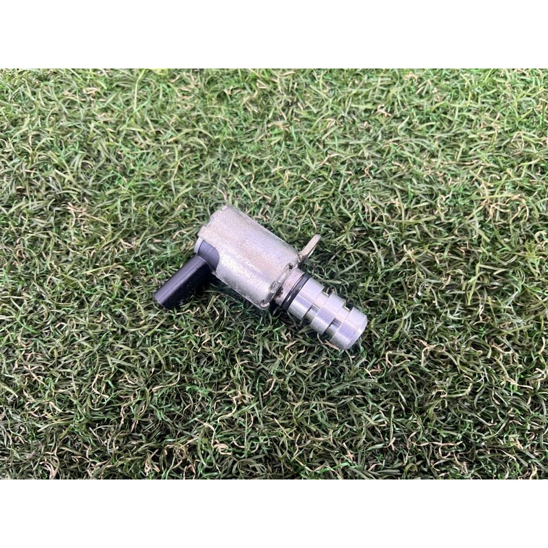 Клапан фазорегулятора (электрика двигателя) AUDI A3 8V 2015 1.8 06K115243L