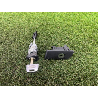 Личинка замка двери с ключом