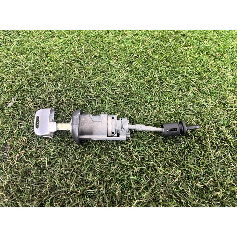 Личинка замка двери с ключом (кузов и элементы) AUDI A4 B9 2017 2.0 107837167EN