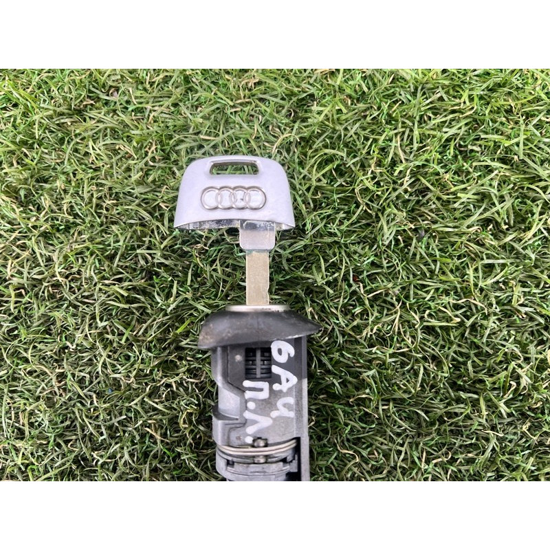 Личинка замка двери с ключом (кузов и элементы) AUDI A4 B9 2017 2.0 107837167EN