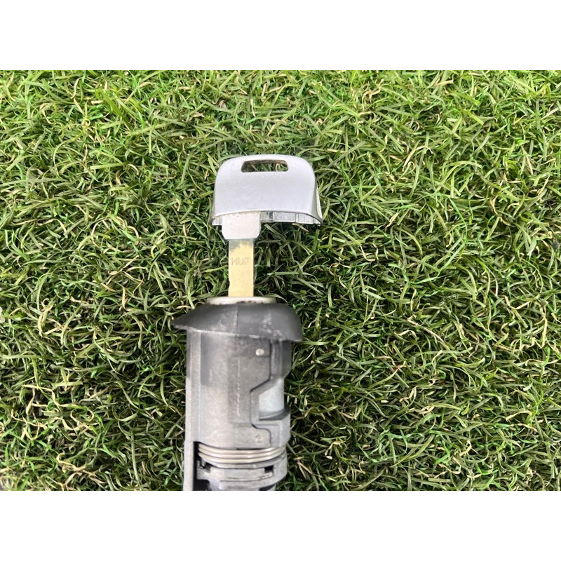 Личинка замка двери с ключом (кузов и элементы) AUDI A4 B9 2017 2.0 107837167EN