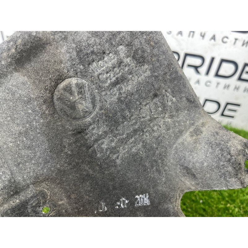 Подкрылок (кузов и элементы) Volkswagen Touareg FL 2015 3.6 7P6805977A