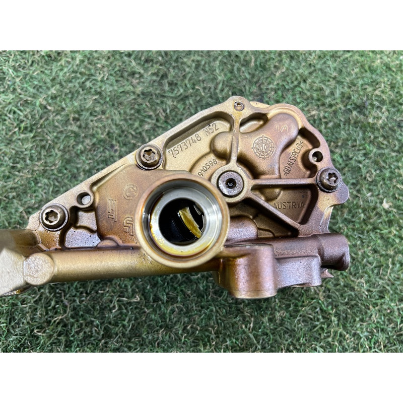 Маслонасос (двигатель и элементы) BMW 5-series F10 2011 3.0 11417573748