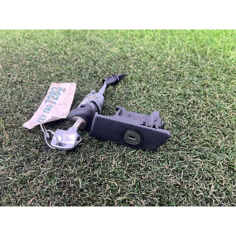 Личинка замка двери с ключом (кузов и элементы) AUDI A4 B9 2017 2.0 107837167EN