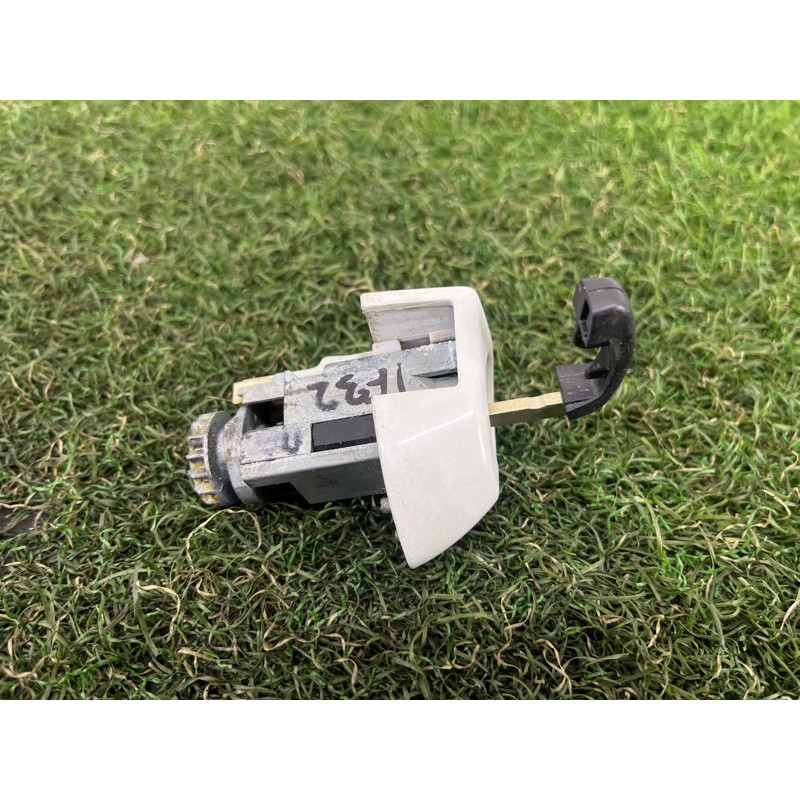 Личинка замка двери с ключом (кузов и элементы) BMW 4-series F32 2015 2.0 51217310729