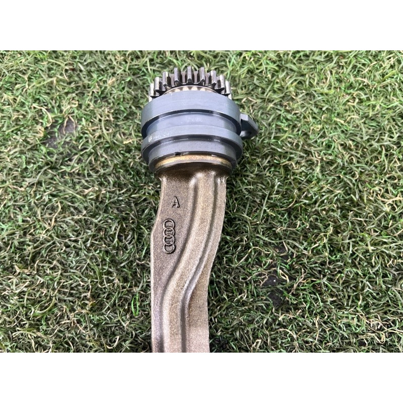 Балансирный вал (двигатель и элементы) AUDI A4 B9 2017 2.0 06H198205AC