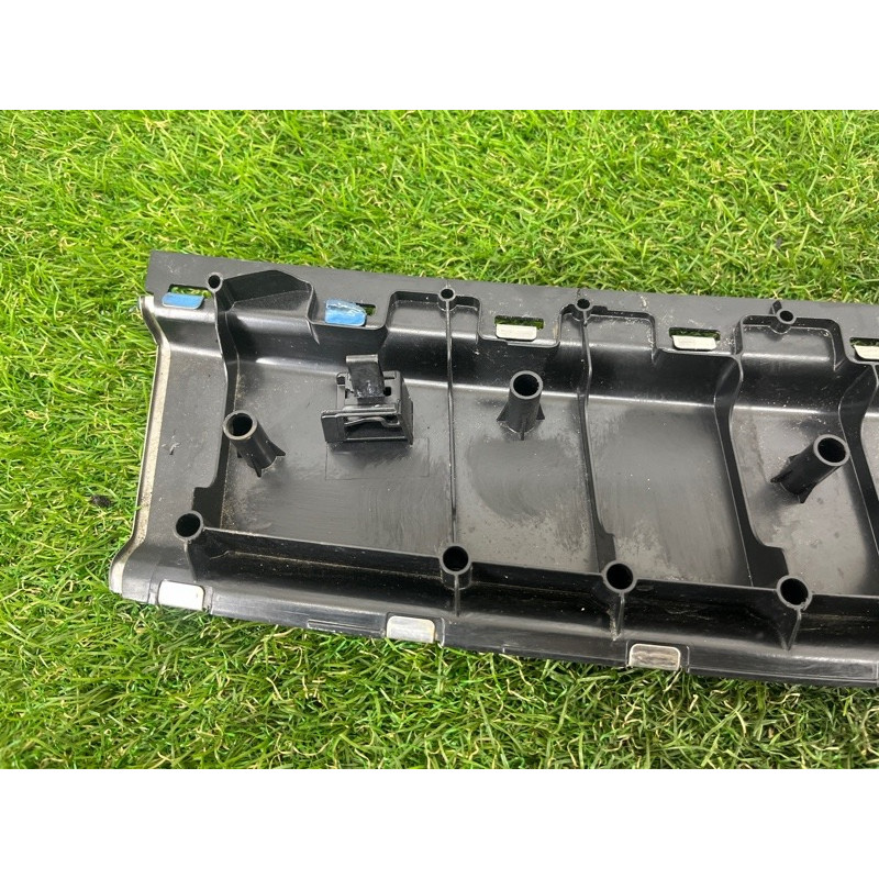 Накладка замка крышки багажника (салон) Volkswagen Touareg FL 2015 3.6 7P0863459F5R5