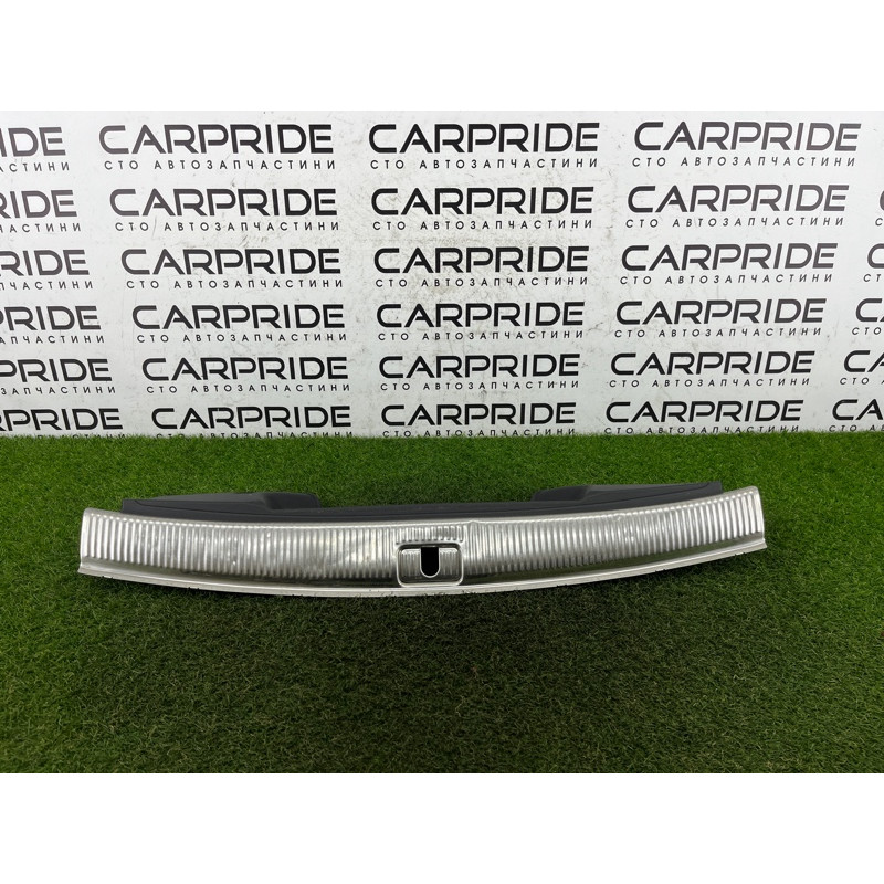 Накладка замка крышки багажника (салон) AUDI Q5 8R 2012 3.2 CALB 8R0864483C4PK