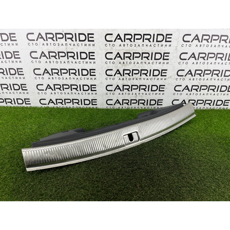 Накладка замка крышки багажника (салон) AUDI Q5 8R 2012 3.2 CALB 8R0864483C4PK