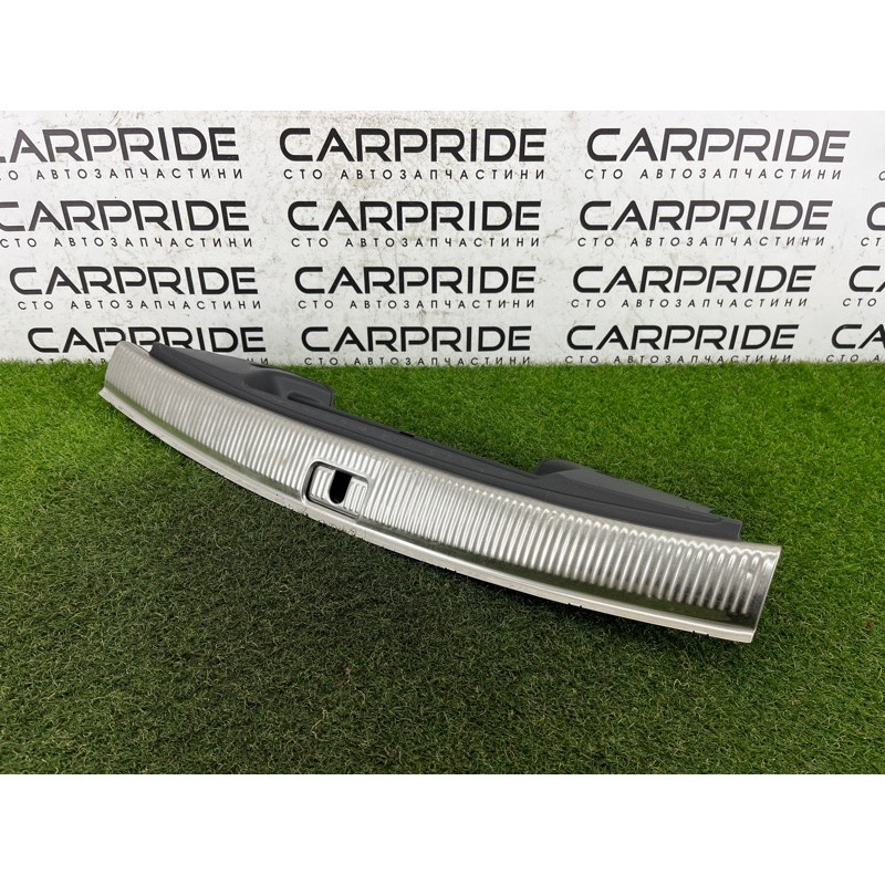 Накладка замка крышки багажника (салон) AUDI Q5 8R 2012 3.2 CALB 8R0864483C4PK