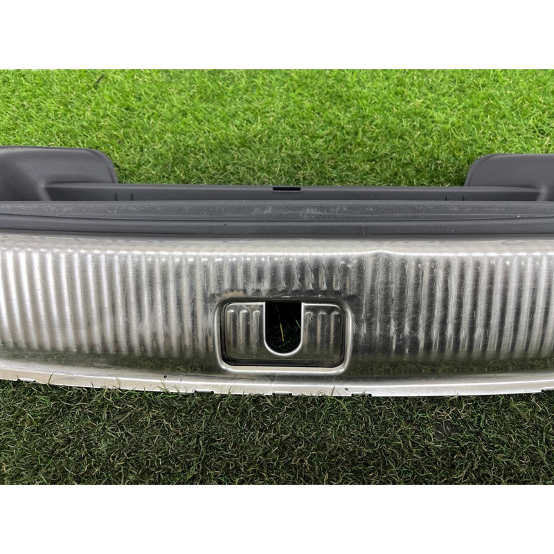 Накладка замка крышки багажника (салон) AUDI Q5 8R 2012 3.2 CALB 8R0864483C4PK