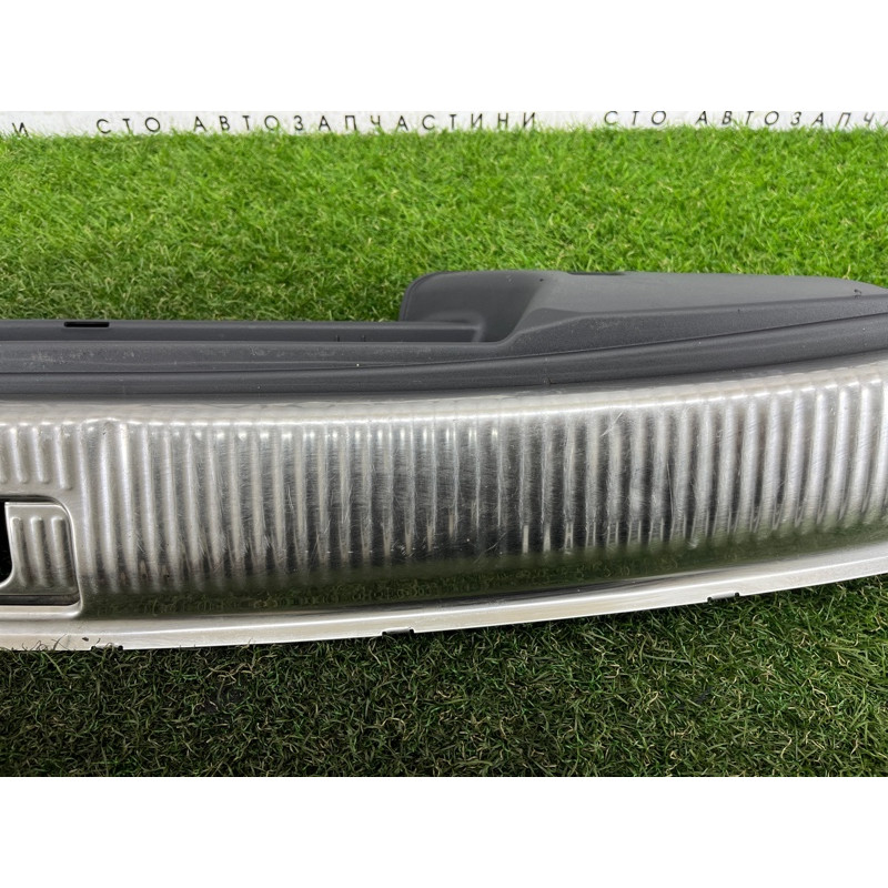 Накладка замка крышки багажника (салон) AUDI Q5 8R 2012 3.2 CALB 8R0864483C4PK