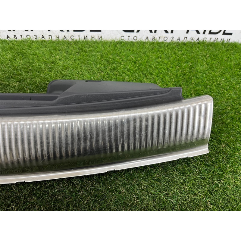 Накладка замка крышки багажника (салон) AUDI Q5 8R 2012 3.2 CALB 8R0864483C4PK