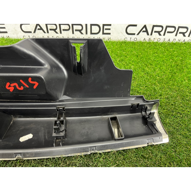 Накладка замка крышки багажника (салон) AUDI Q5 8R 2012 3.2 CALB 8R0864483C4PK