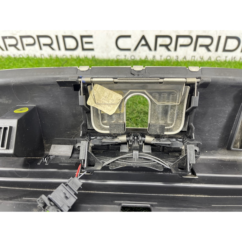 Накладка замка крышки багажника (салон) AUDI Q5 8R 2012 3.2 CALB 8R0864483C4PK