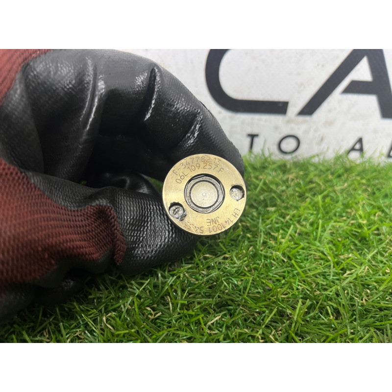 Клапан фазорегулятора (электрика двигателя) AUDI A3 8V 2015 1.8 06L109257F