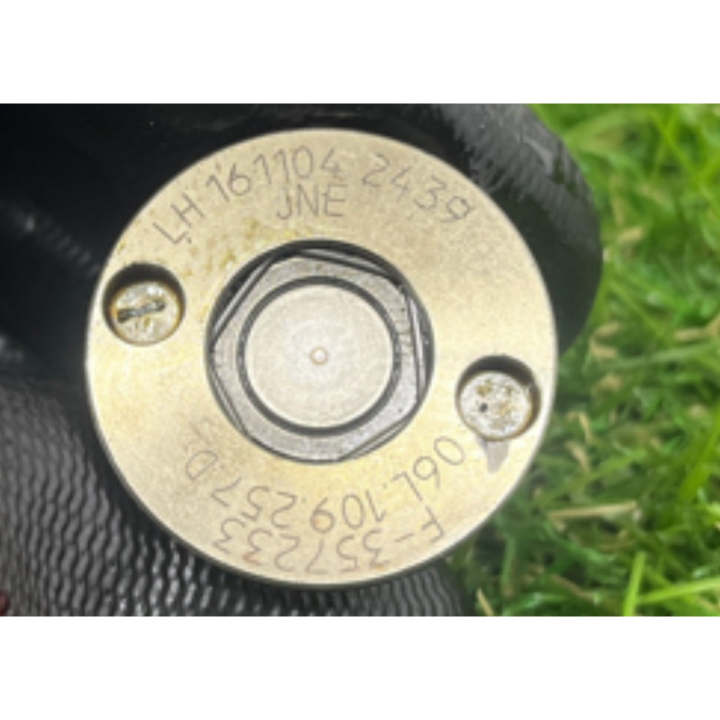 Клапан фазорегулятора (электрика двигателя) AUDI A4 B9 2017 2.0 06L109257D