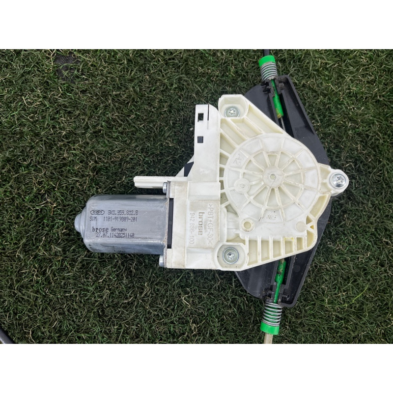 Механизм стеклоподъемника с мотором (кузов и элементы) AUDI Q5 8R 2012 3.2 CALB 8R0837462G