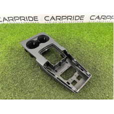 Крепление центральной консоли