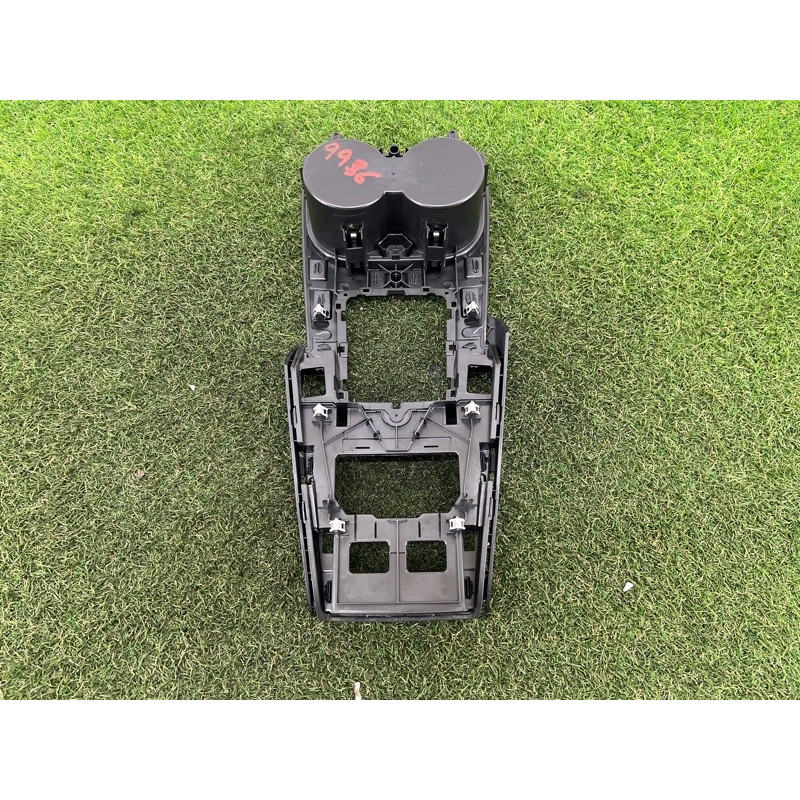 Крепление центральной консоли (салон) AUDI A3 8V 2018 2.0 CZRA 8V1864261G6PS