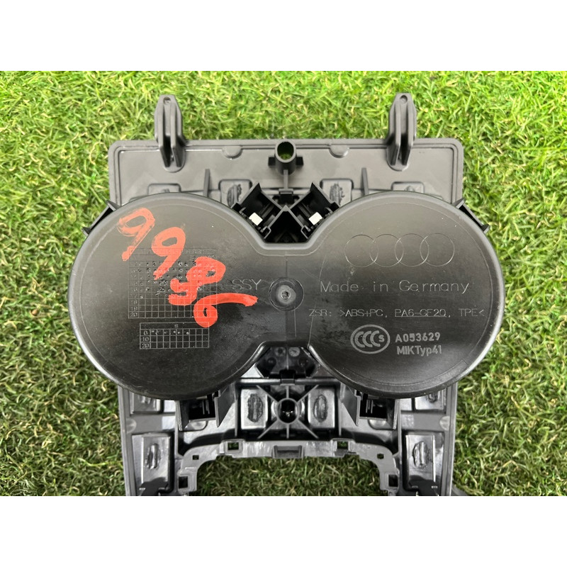 Крепление центральной консоли (салон) AUDI A3 8V 2018 2.0 CZRA 8V1864261G6PS