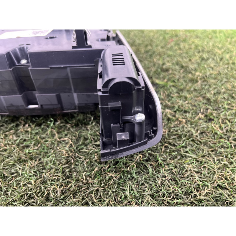 Блок кнопок мультимедиа (электрика / блок управления) AUDI A3 8V 2018 2.0 CZRA 8V0919614BA