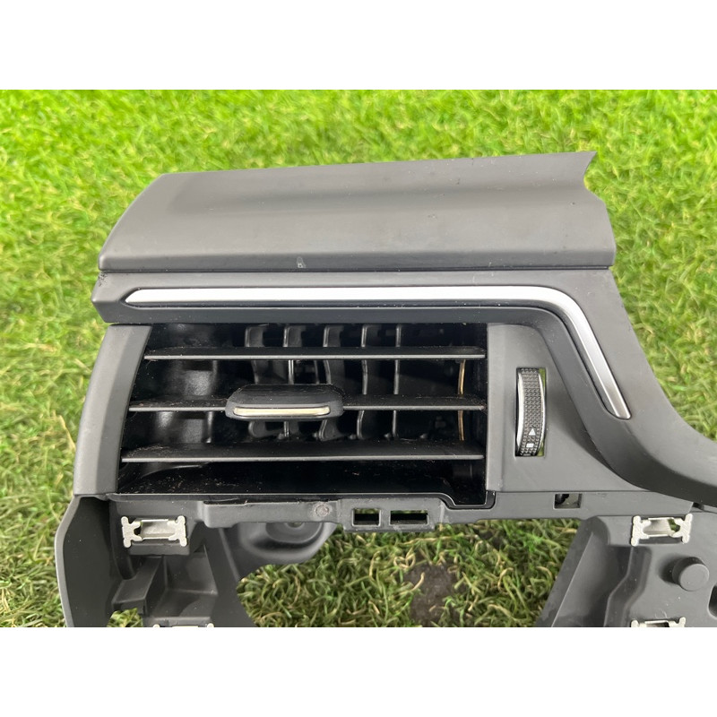 Дефлектор воздуховода (салон) AUDI A4 B9 2017 2.0 8W1820901B6PS