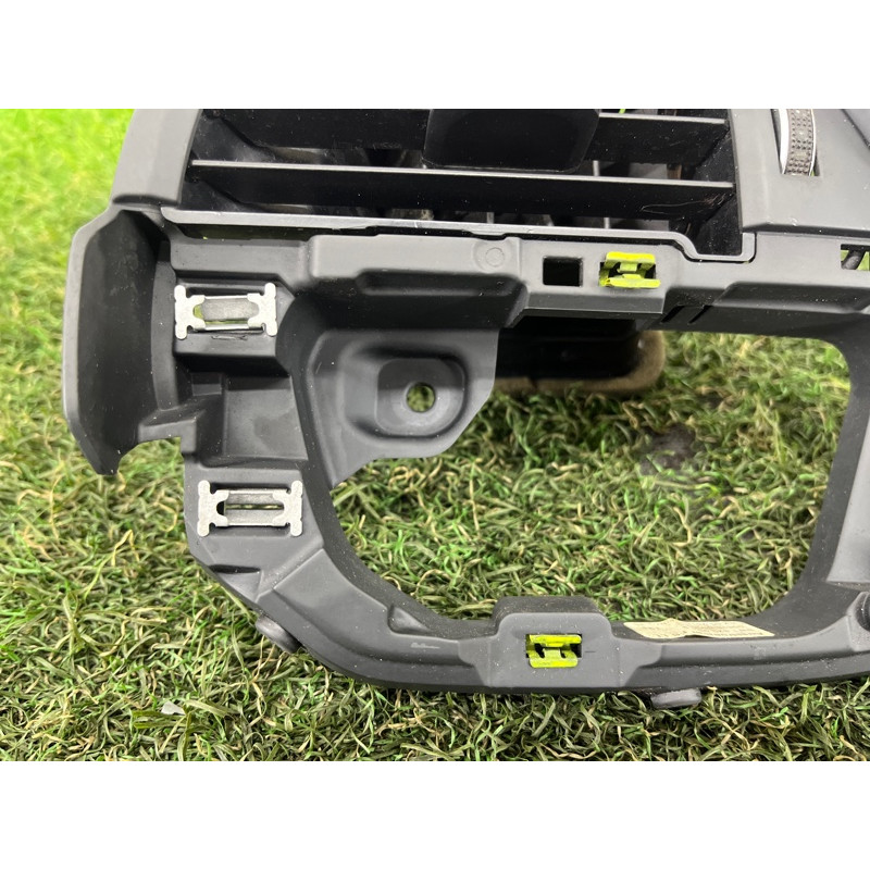 Дефлектор воздуховода (салон) AUDI A4 B9 2017 2.0 8W1820901B6PS