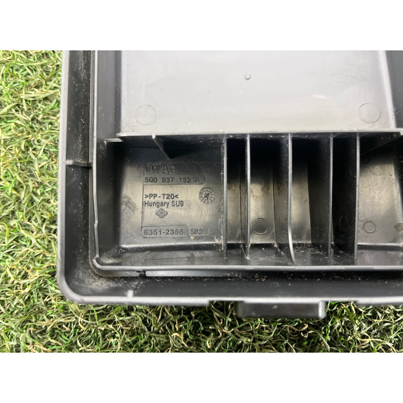 Крышка блока предохранителей (двигатель и элементы) AUDI A3 8V 2015 1.8 5Q0937132C