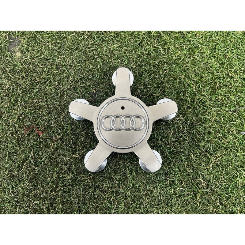 Колпачок колеса декоративный (аксессуары) AUDI Q5 8R 2012 3.2 CALB 8R0601165