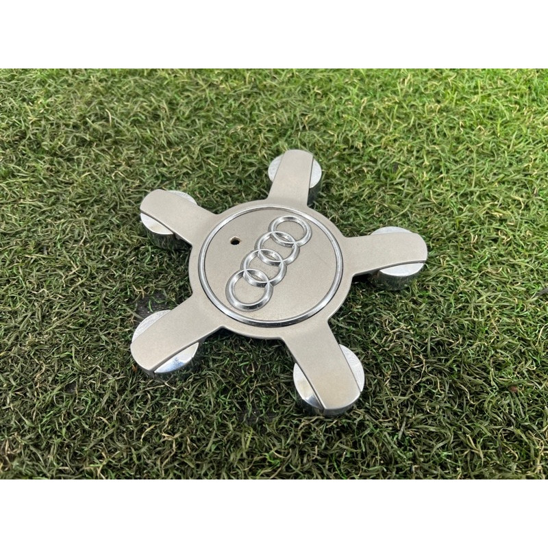 Колпачок колеса декоративный (аксессуары) AUDI Q5 8R 2012 3.2 CALB 8R0601165