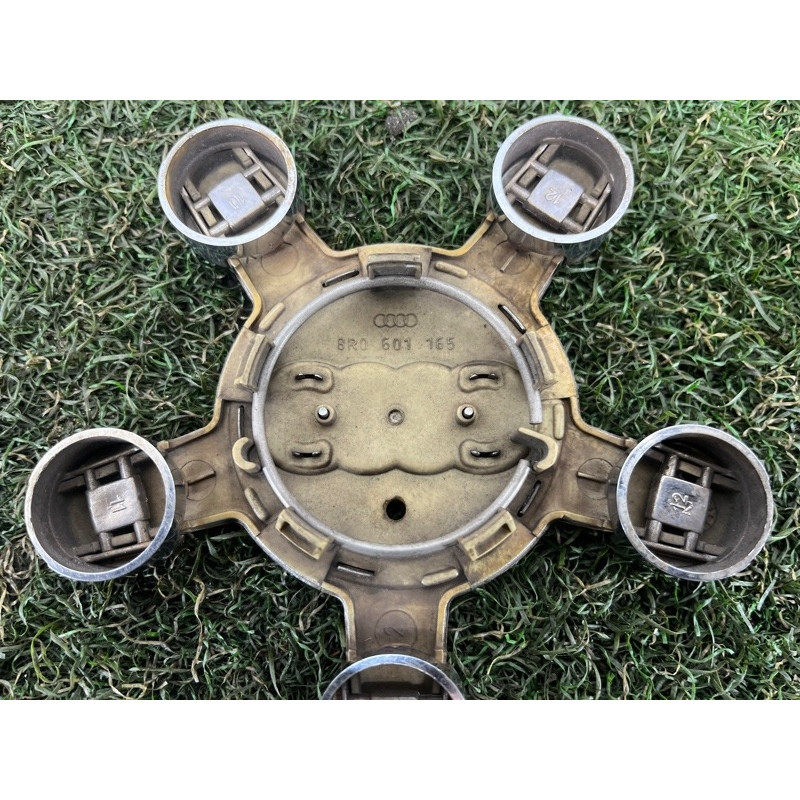 Колпачок колеса декоративный (аксессуары) AUDI Q5 8R 2012 3.2 CALB 8R0601165