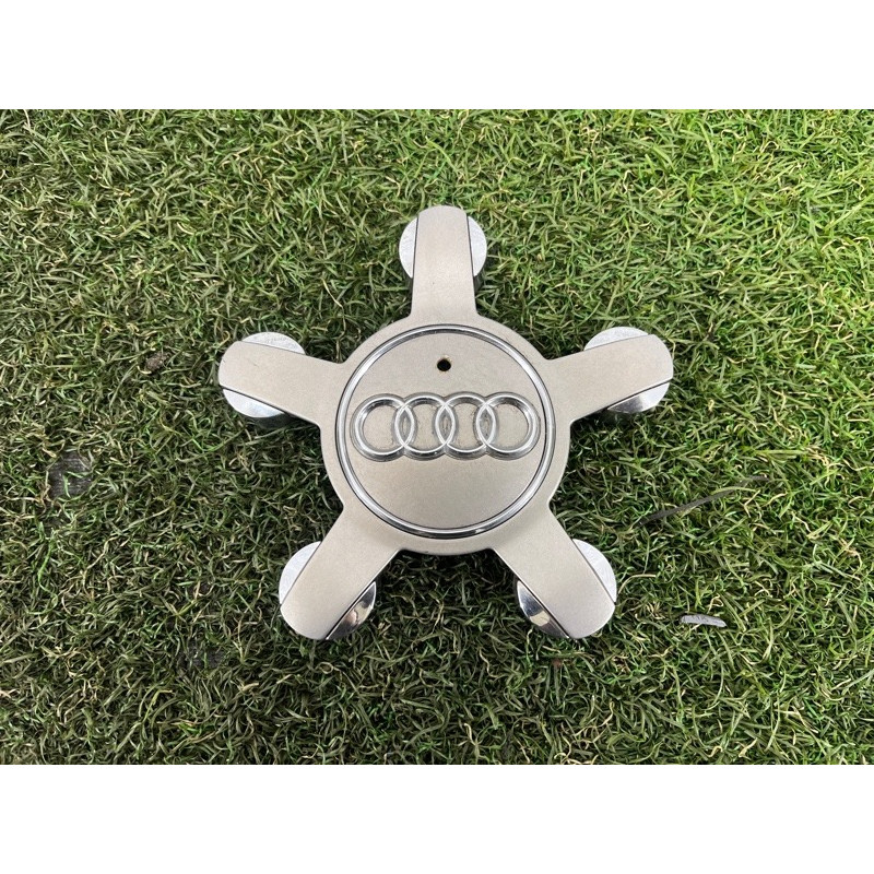 Колпачок колеса декоративный (аксессуары) AUDI Q5 8R 2012 3.2 CALB 8R0601165