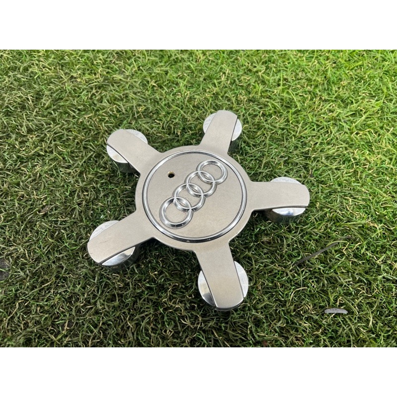 Колпачок колеса декоративный (аксессуары) AUDI Q5 8R 2012 3.2 CALB 8R0601165