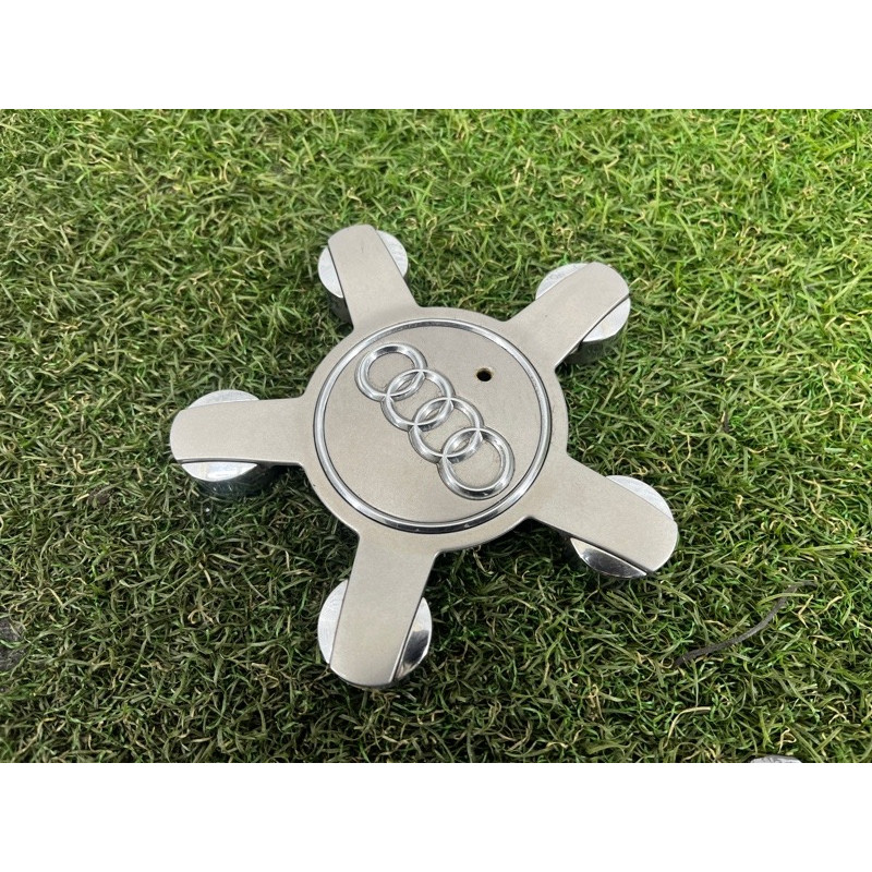 Колпачок колеса декоративный (аксессуары) AUDI Q5 8R 2012 3.2 CALB 8R0601165