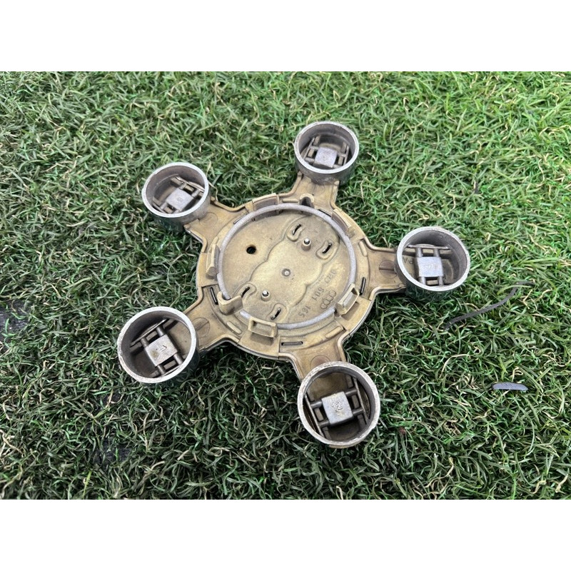 Колпачок колеса декоративный (аксессуары) AUDI Q5 8R 2012 3.2 CALB 8R0601165