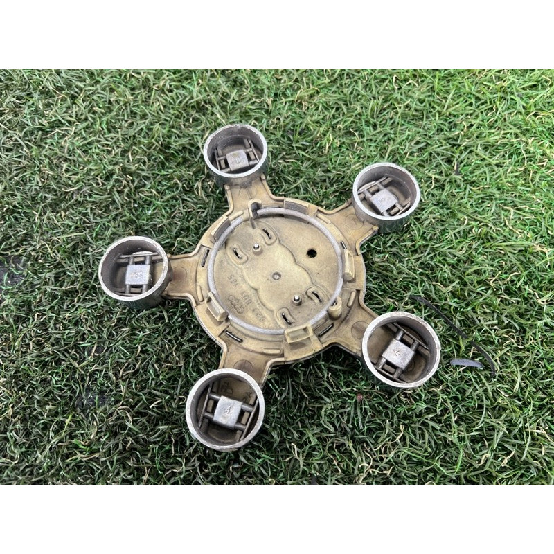 Колпачок колеса декоративный (аксессуары) AUDI Q5 8R 2012 3.2 CALB 8R0601165